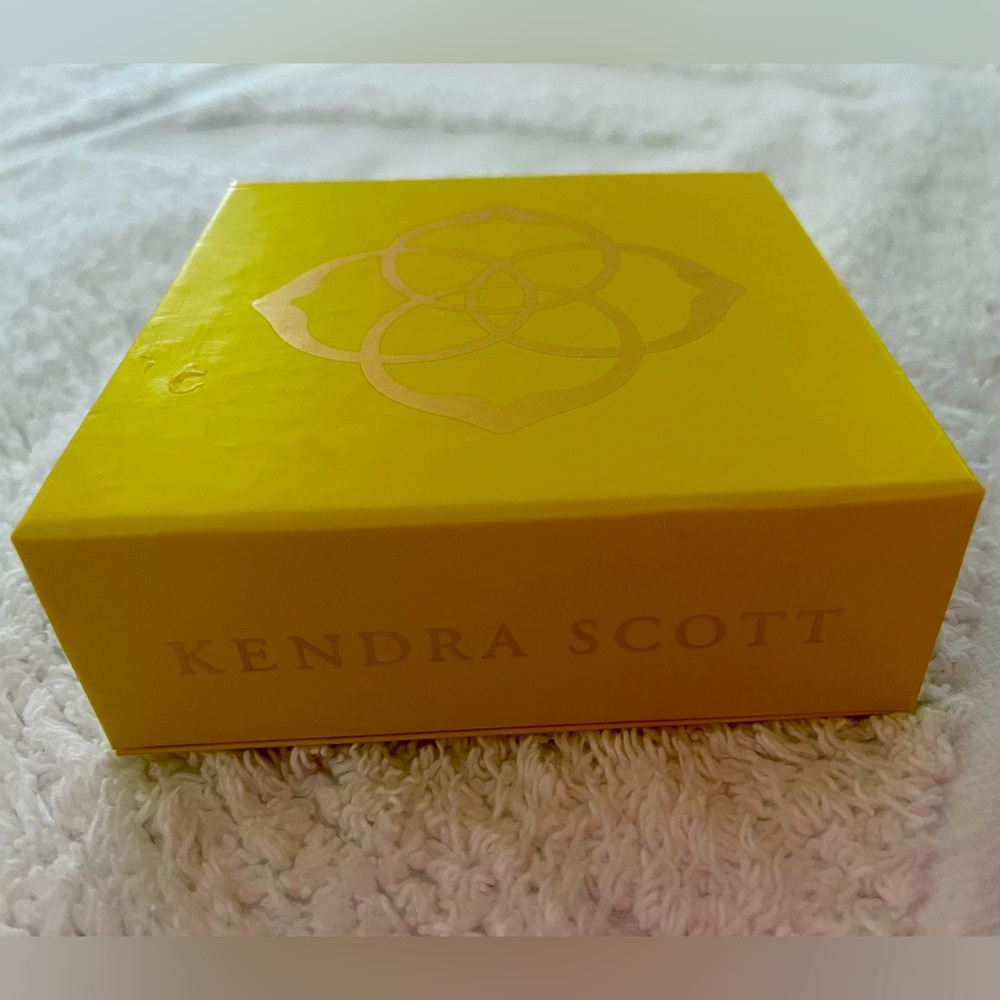 Kendra Scott Necklace